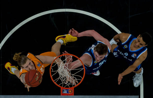 中打进四球 中打进四球